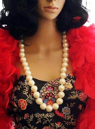 Costume Jewlery - Pearls Jumbo Necklace